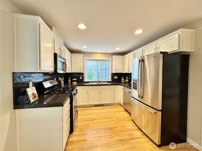 2138 N 113th Street B, Seattle WA 98133