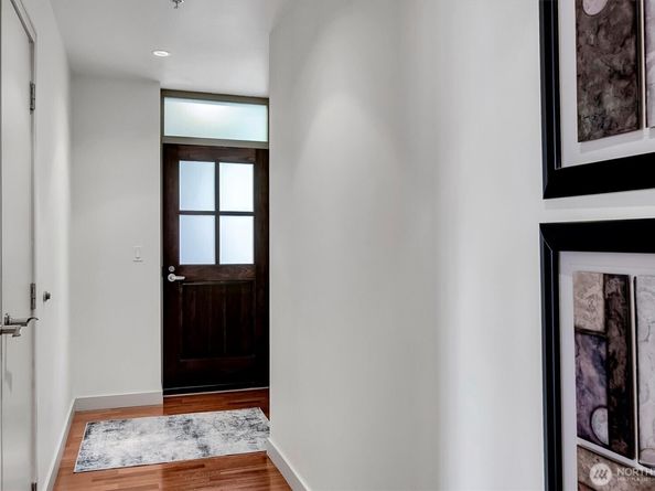 10610 NE 9th Place 400, Bellevue WA 98004