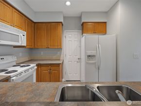 13000 Admiralty Way J101, Everett WA 98204