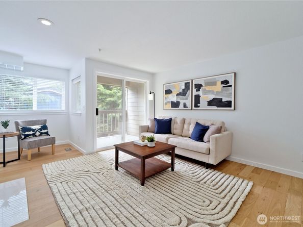 18523 68th Avenue NE 102, Kenmore WA 98028