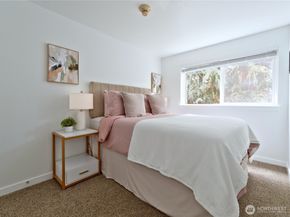 18523 68th Avenue NE 102, Kenmore WA 98028