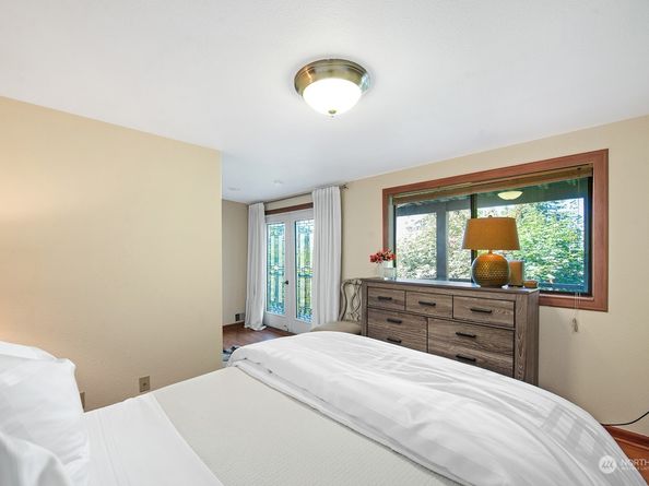 4825 88th Avenue SE, Mercer Island WA 98040