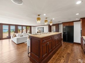 8711 Talbot Road, Edmonds WA 98026