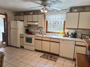 10 Pinecrest Rd 10, Uxbridge MA 01569