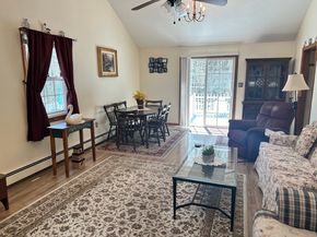 10 Pinecrest Rd 10, Uxbridge MA 01569