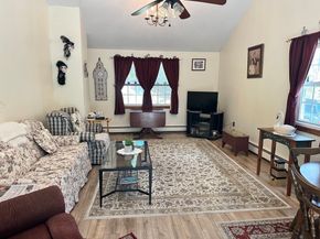 10 Pinecrest Rd 10, Uxbridge MA 01569