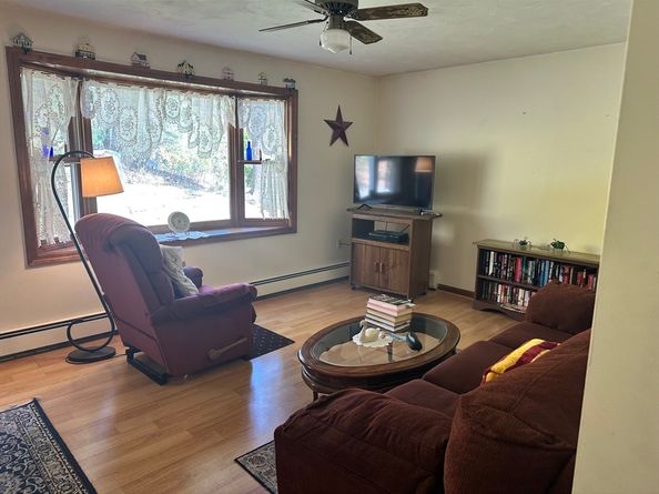 10 Pinecrest Rd 10, Uxbridge MA 01569