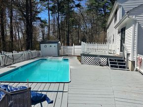 10 Pinecrest Rd 10, Uxbridge MA 01569