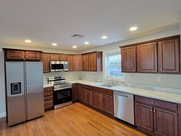 944 Warren Ave 2 F, Brockton MA 02301