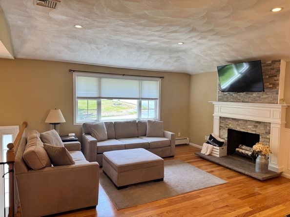3 Berkshire Rd, Peabody MA 01960