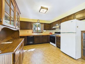 5 Barlow Ln, Mattapoisett MA 02739
