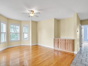 86 Brown St 4, Waltham MA 02453