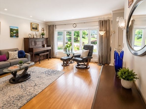 17 Retrop Rd, Natick MA 01760