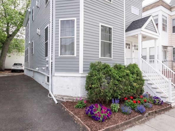 84 Flint St 1, Somerville MA 02145
