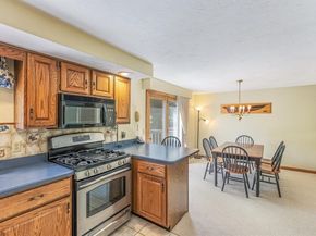62 Villa Roma Dr 62, Tewksbury MA 01876