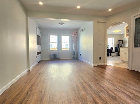 52 Harrison St, Worcester MA 01604