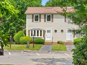 29 Northwoods Cir 29, Woburn MA 01801