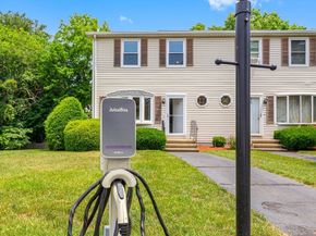 29 Northwoods Cir 29, Woburn MA 01801