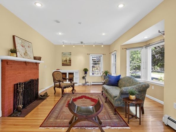 12 Middle St, Lexington MA 02421