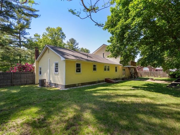 9 Abbot St, Westford MA 01886
