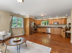 9 Abbot St, Westford MA 01886