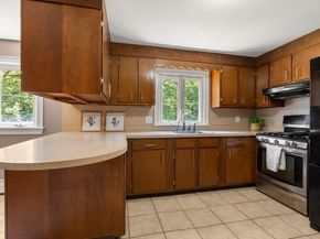 9 Abbot St, Westford MA 01886