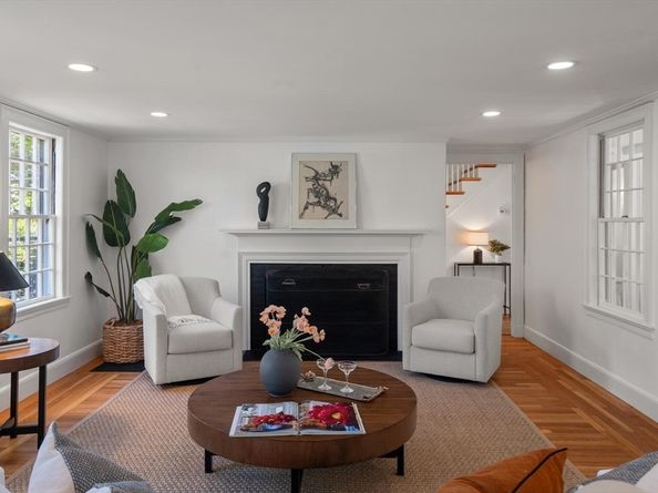 25 Chestnut Hill Rd, Newton MA 02467