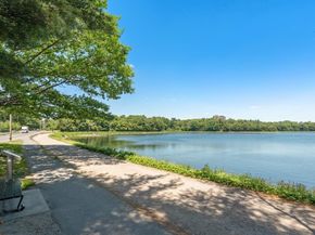 25 Chestnut Hill Rd, Newton MA 02467