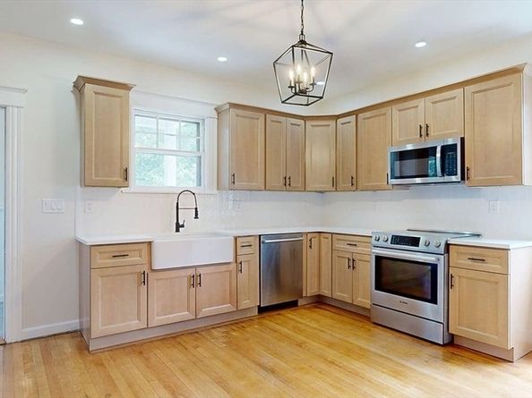 911 Pleasant St, Worcester MA 01602
