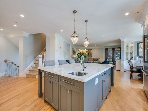 84 Westbourne Terrace 84, Brookline MA 02446