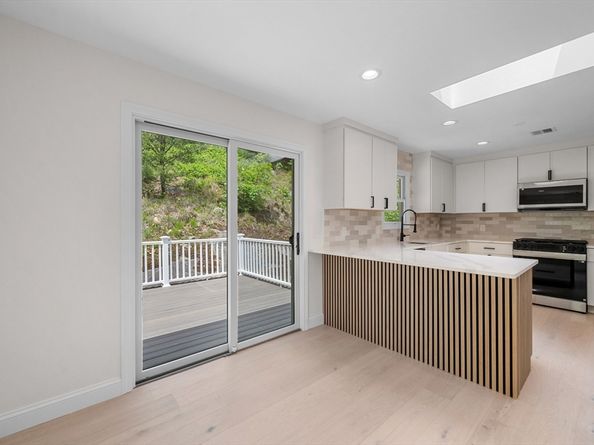 29 Rockway Rd, Peabody MA 01960