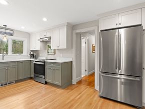 27 Colrain Rd, Topsfield MA 01983