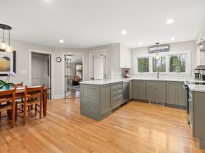 27 Colrain Rd, Topsfield MA 01983