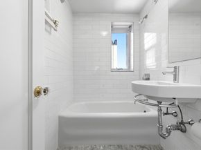 90 Commonwealth Ave 22, Boston MA 02116