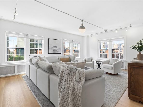 90 Commonwealth Ave 22, Boston MA 02116