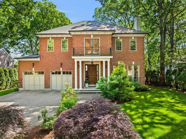 129 Rangeley Rd, Brookline MA 02467