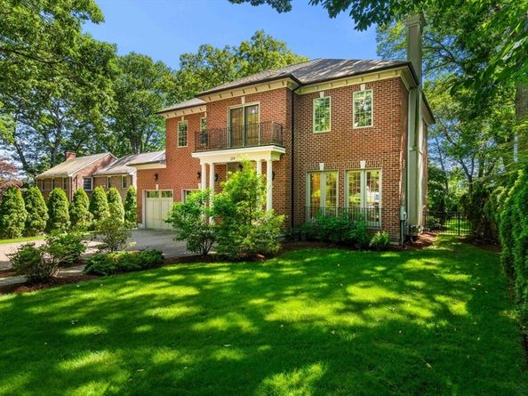 129 Rangeley Rd, Brookline MA 02467