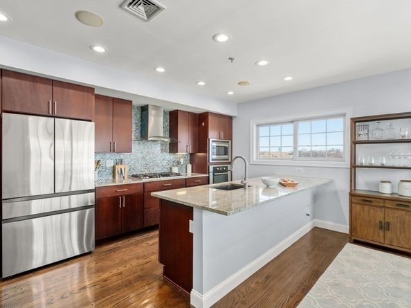 572 Freeport Street 302, Boston MA 02122