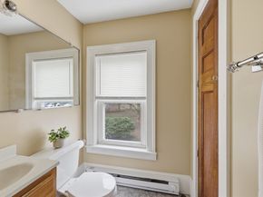 28 School St, Leominster MA 01453