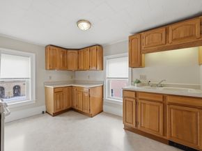 28 School St, Leominster MA 01453