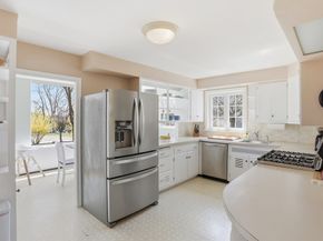 33 Blake Circle, Marlborough MA 01752