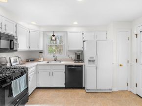 2 Rhode Island Rd, Wilmington MA 01887