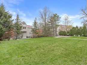 310 Hammond Pond Pkwy 301, Brookline MA 02467