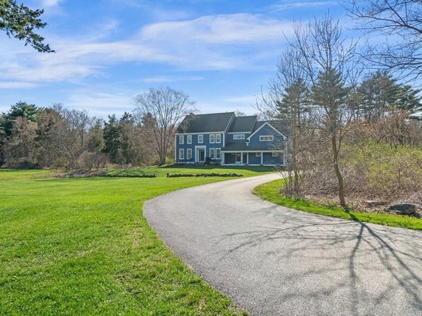 102 River Rd, Topsfield MA 01983