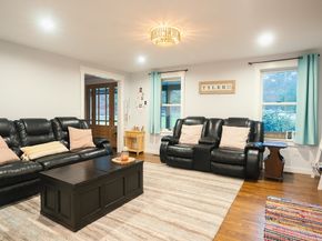 8 Stearns Road, Upton MA 01568