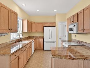 6 Champlain Cir, Plymouth MA 02360