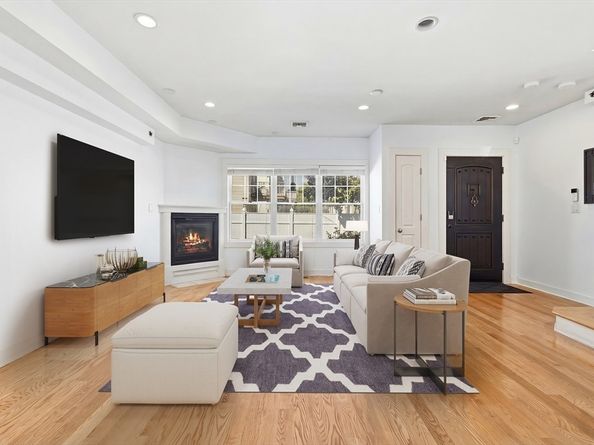 35 Middle St. 4, Boston MA 02127