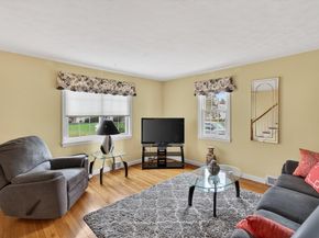13 Hamilton Rd, Northborough MA 01532