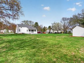 13 Hamilton Rd, Northborough MA 01532