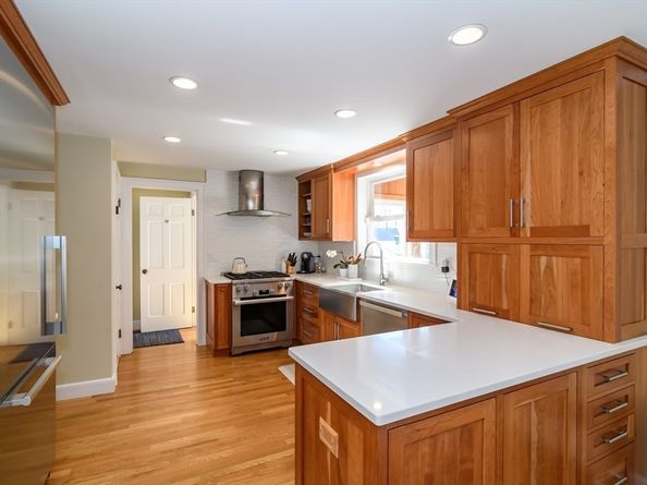 11 Bunker Ln, Newton MA 02465